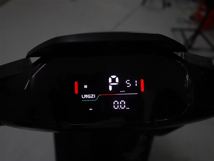 Sporty Electric Scooter With Aggressive Styling high quality
